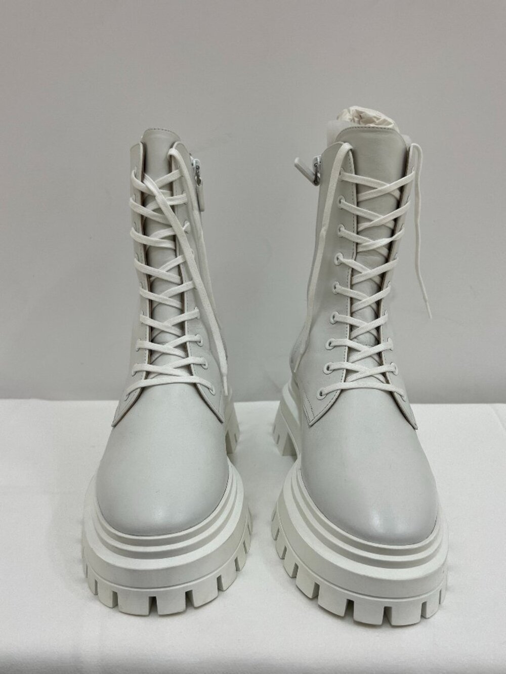 Stuart Weitzman White Combat Boots Womens Size 8.5 Fits Womens US Size 9.5 Narro